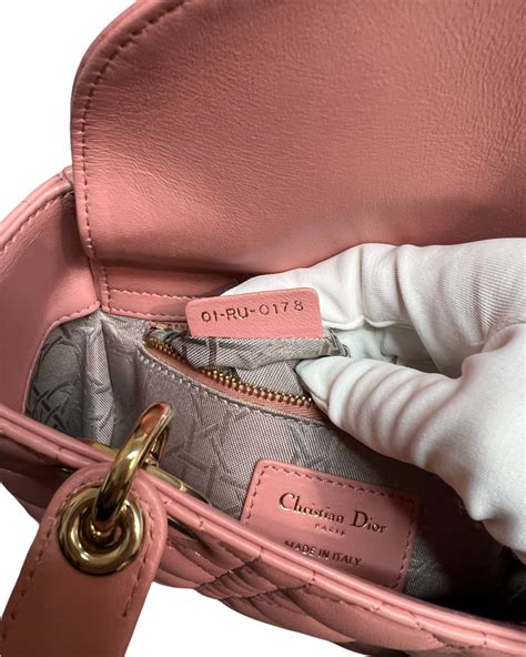 borsa dior numero|I codici della borsa Dior più contraffatti che devi sapere.